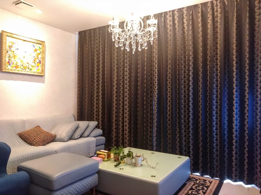 ニーディックカーテン