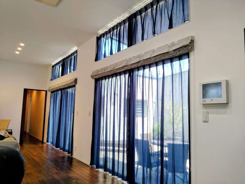 遮熱レースカーテン